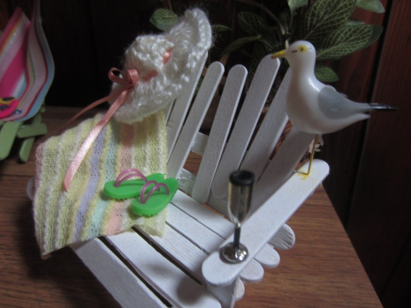 BEACH CHAIR LOVESEAT CAKE TOPPER - Sun Bonnet, Seagull, Flip Flops, Champagne gallery