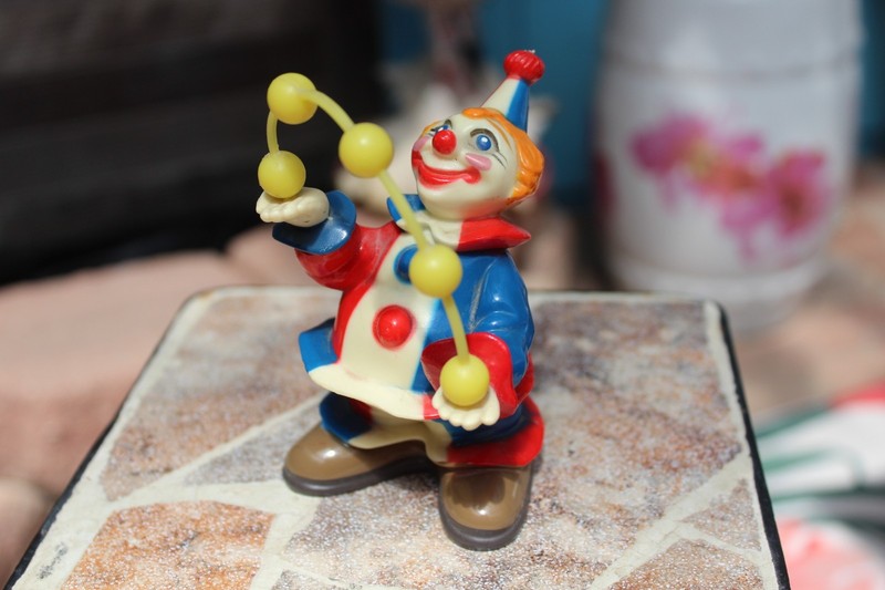 Vintage 1977 Wilton Celluliod Hard Plastice Juggler Clown Cake Topper * Party !