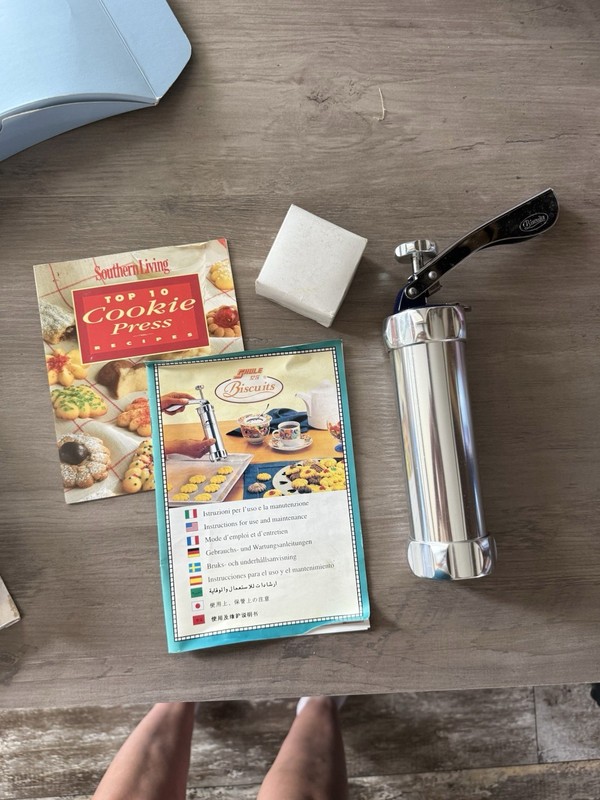 Vintage Shule stainless steel biscuit cookie press set with 20 discs and books