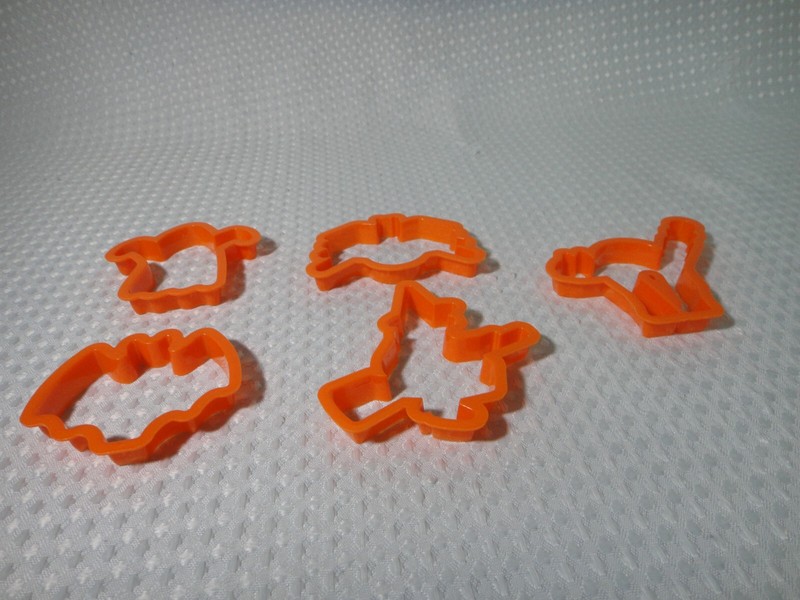 Plastic Halloween Cookie Cutter Lot of 5 Orange Witch Cat Ghost Bat Spider gallery