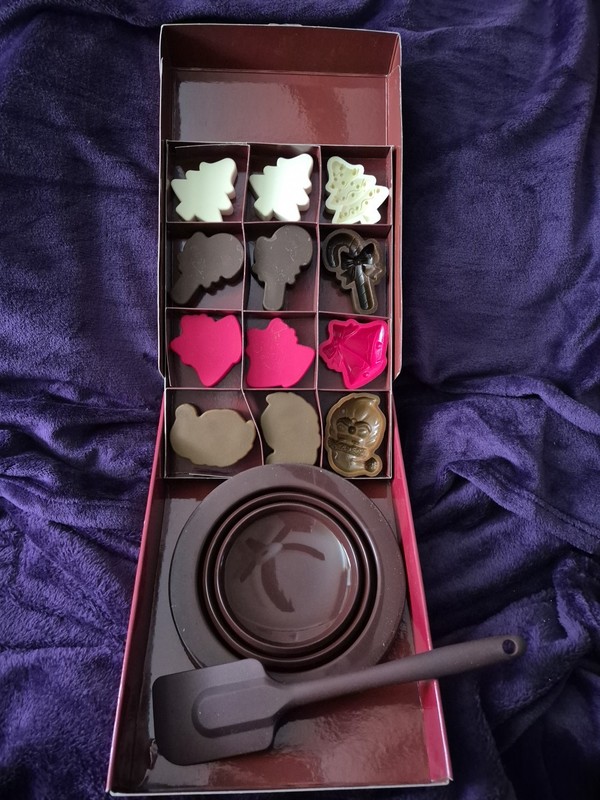 Chocolate Mould & Tool Set, 12 Moulds, Spatula & Double Broiler. NIB gallery