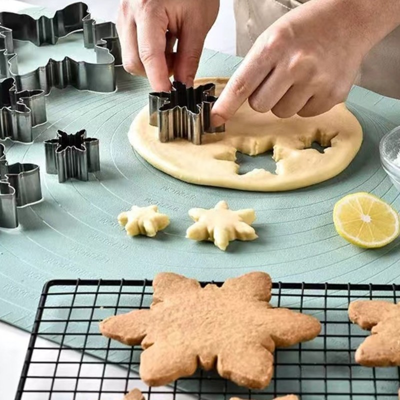 10 Piece Snowflake Cookie Molds Set Nonrust Steel Baking Tool for Festival gallery
