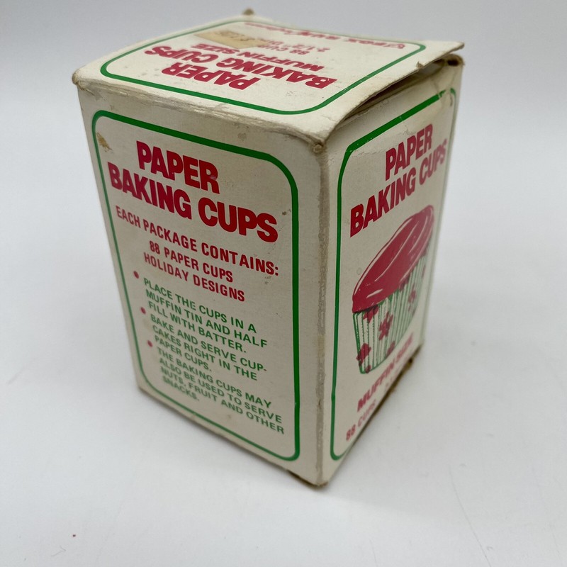 Lot Vintage CHRISTMAS HOLIDAY Holly Berries Paper Baking Cups USA Made gallery