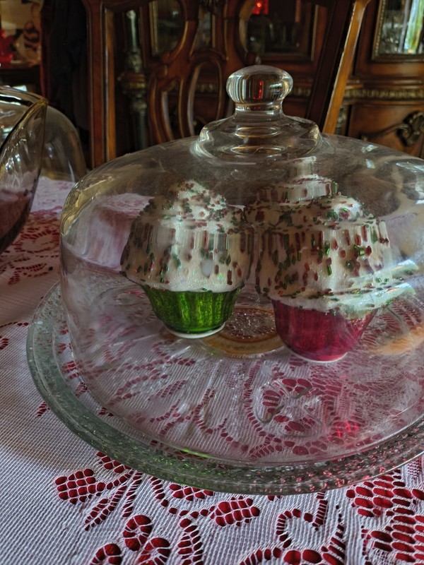 Clear Round Glass Cake Stand with Dome Lid Cloche, 1 Tier, Glossy Finish