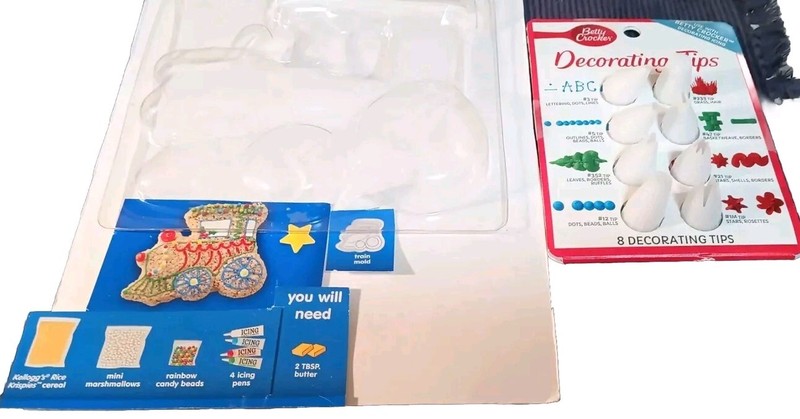 NEW Betty Crocker Cake DECORATING TIPS and Rice Krispies HOLIDAY TRAIN MOLD