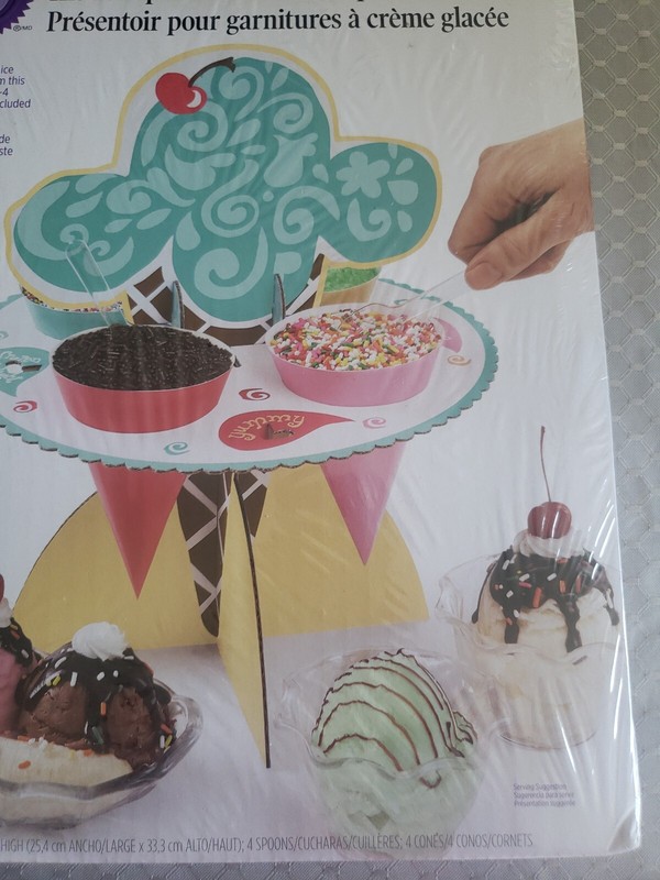 Wilton Ice Cream Topping Stand Kit gallery