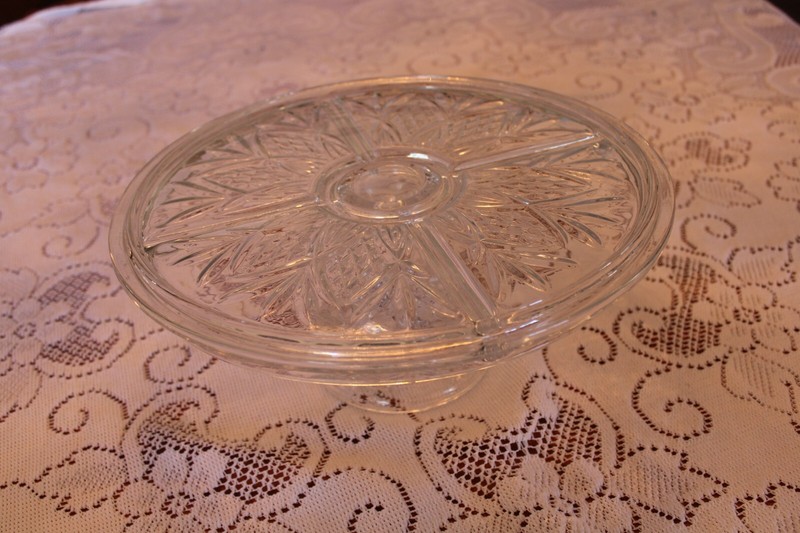 Diamond Cut & Leaf Pattern Vintage Pedestal Clear Round Cake Stand
