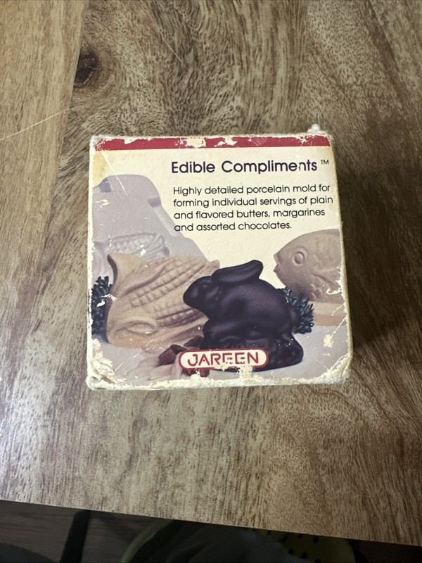 JAREEN EDIBLE COMPLIMENTS CORN SHAPED BUTTER CANDY MOLD 1980