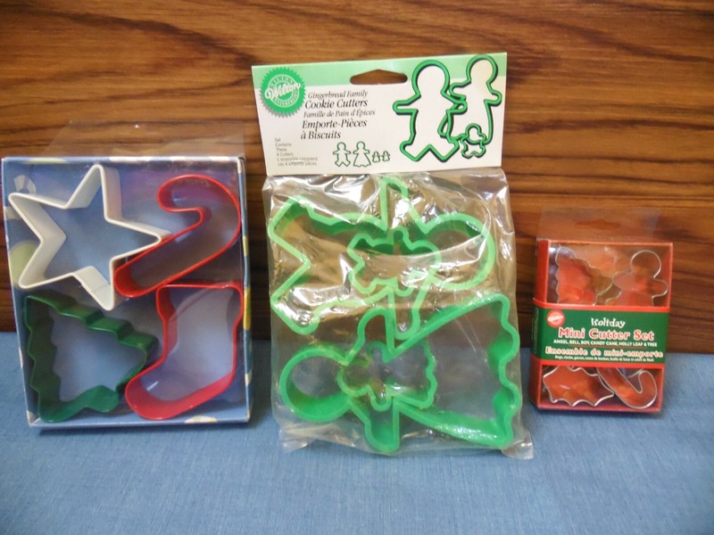 14 PIECES Wilton MINI & Med Metal Cookie Cutter Set Christmas Gingerbread Tree