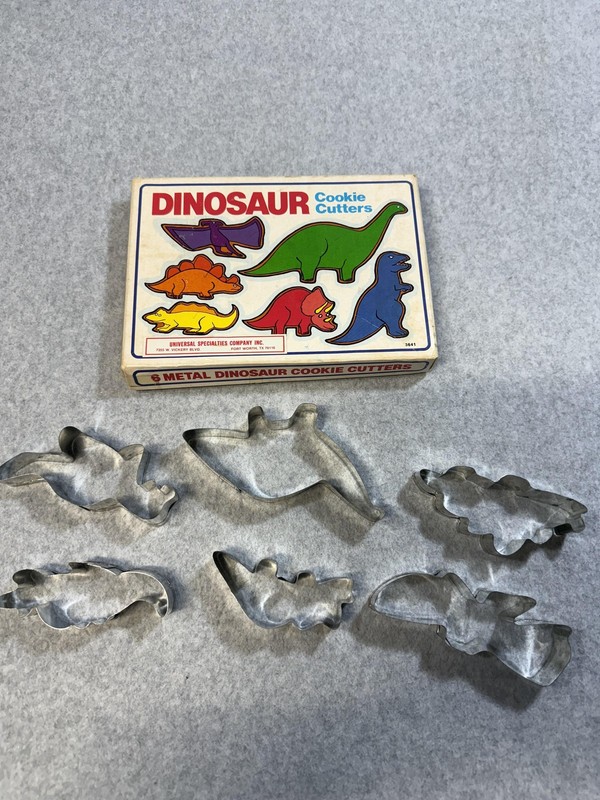 Vintage Dinosaur Cookie Cutters Set 6 Metal Universal Specialties Baking gallery