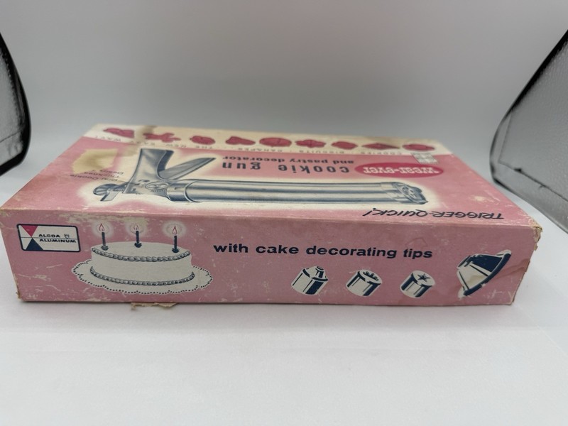 Vintage Wear Ever Cookie Gun and Pastry Decorator Trigger Quick No 3365 in box gallery
