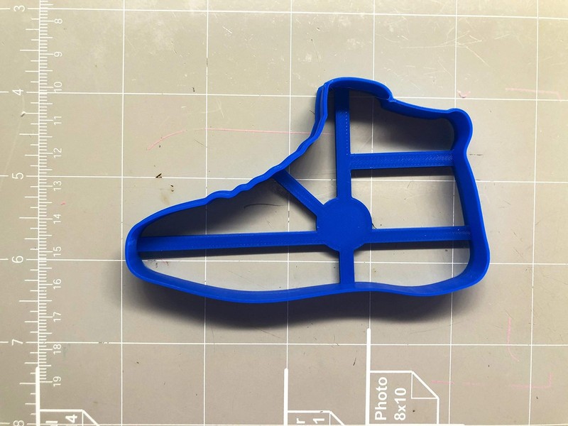 Sneakers Cookie Cutter (4.0 Inch) gallery