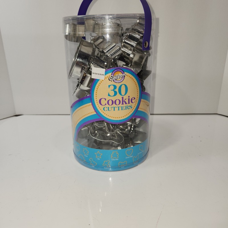 Wilton 30 Piece Cookie Cutter Set Metal Christmas Holiday Etc…