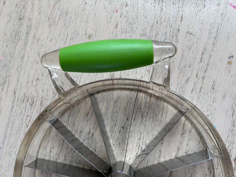 Vintage Lucite and Stainless Steel Handled Pie Cutter in Excellent Condition gallery