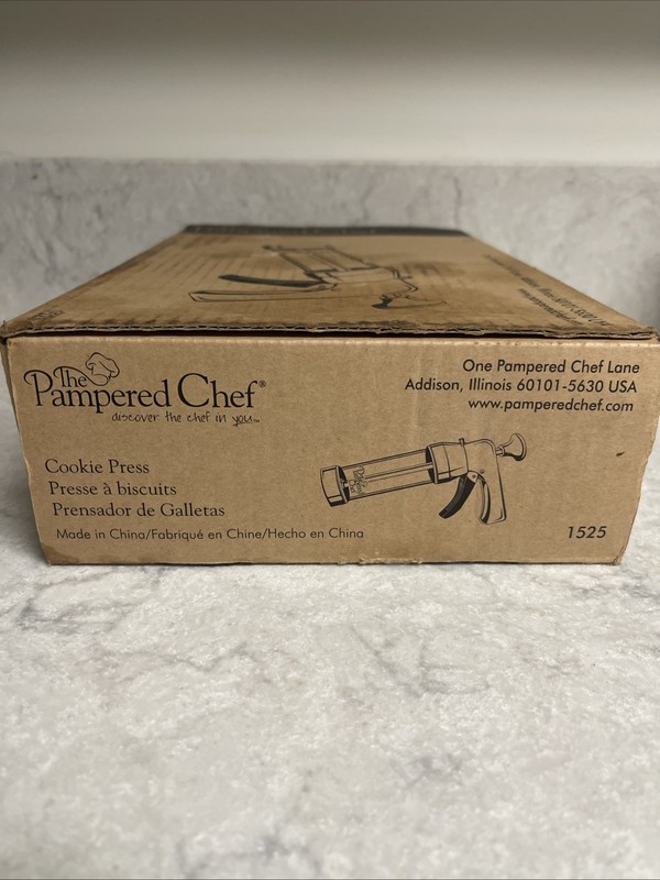 Pampered Chef 1 Cookie Press 1525 Pastry 16 Molds Retired Never Used, Open Box gallery
