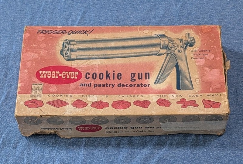 Vintage Wear-ever Cookie Gun/Pastry Decorator with Original Box #3365
