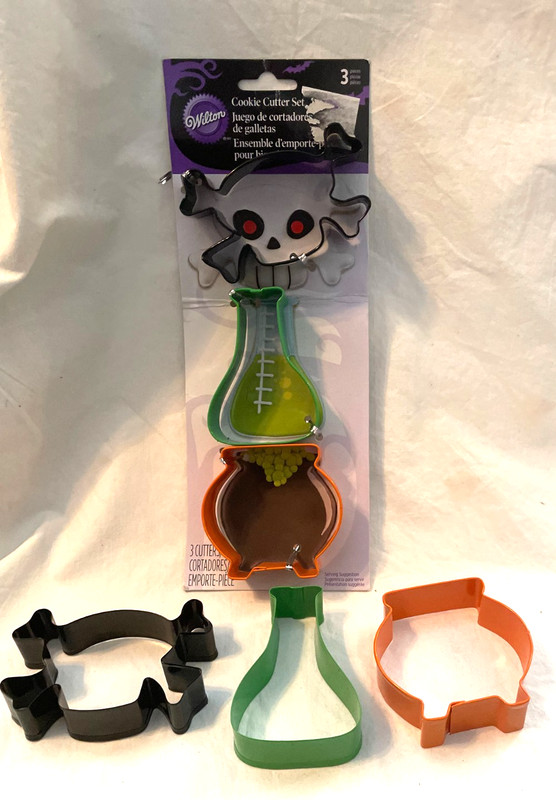 Lot of 6 Wilton Halloween Metal Cookie Cutters Skull, Cauldron, Test Tube gallery