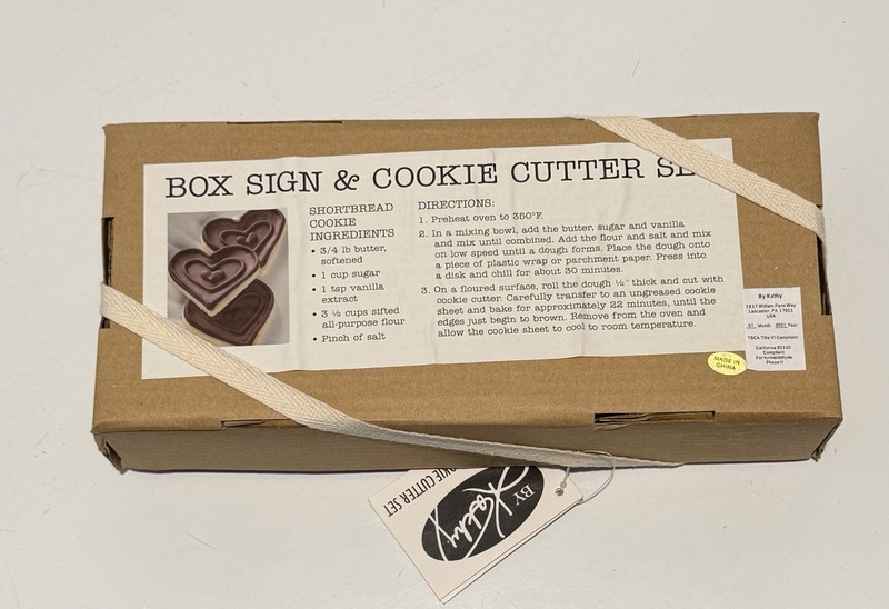 A Gift For A MOM By Kathy Box Sign & Cookie Cutter Set gallery