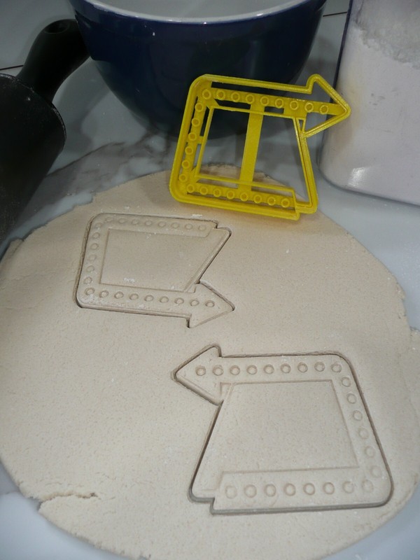 RETRO NEON ARROW SIGN COOKIE CUTTER MADE IN USA PR5515 gallery