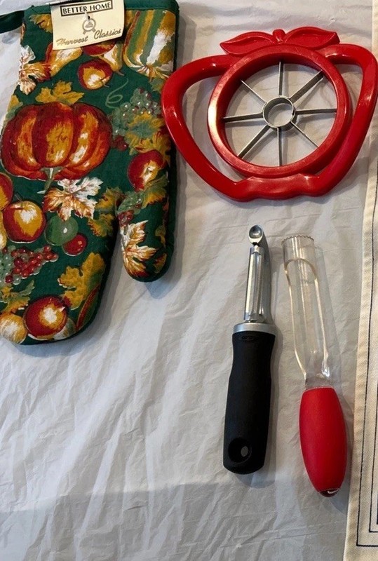 Pie Making Tools Oven Mitt Apple Corer Slicer Peeler Vintage New &Used