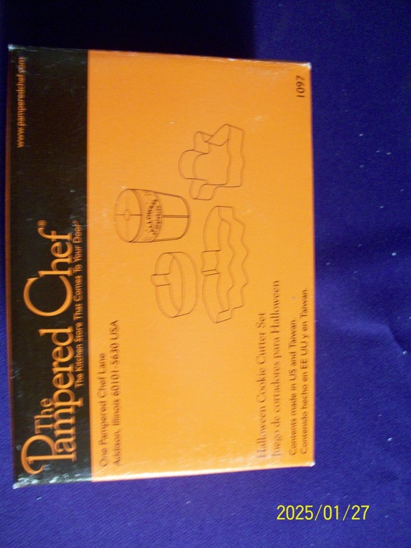 Pampered Chef Halloween Cookie Cutter Set Bat Ghost Pumpkin New Old Stock In Box gallery