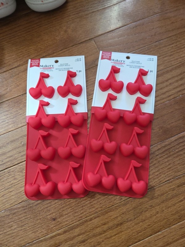 Two Makery Valentines Day Silicone Candy Mold Bakeware Heart Shape NEW gallery