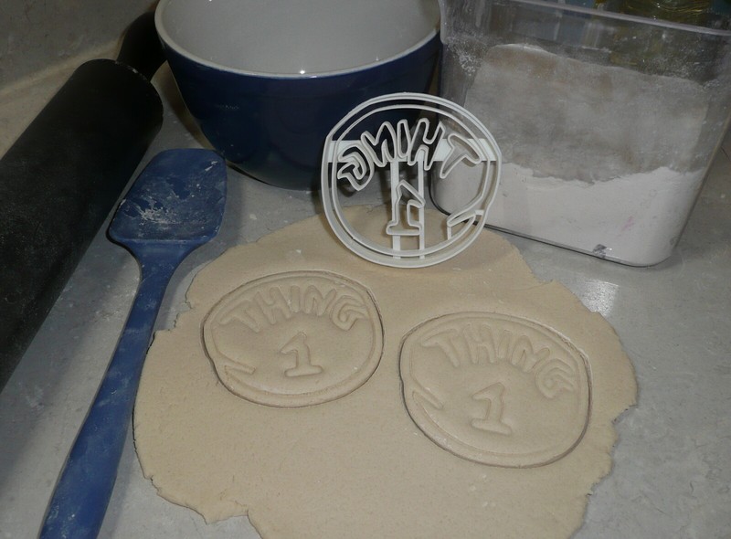 THING 1 DR SEUSS CAT IN THE HAT THING 2 FRIEND TWIN COOKIE CUTTER USA PR2426