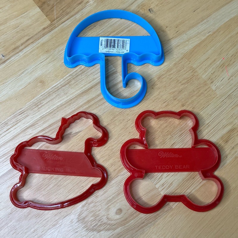 Vintage Wilton Plastic Cookie Cutters Rocking Horse Umbrella Teddy Lot Of 3 READ gallery
