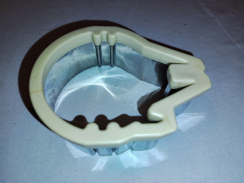 2010 Star Wars Millennium Falcon Cookie Cutter 4 3/8″