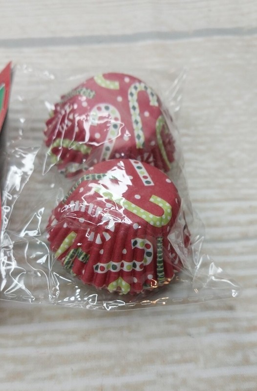 New 100 CHRISTMAS Candy Cane Gingerbread MINI Cupcake Liners Cups Wrappers Party gallery