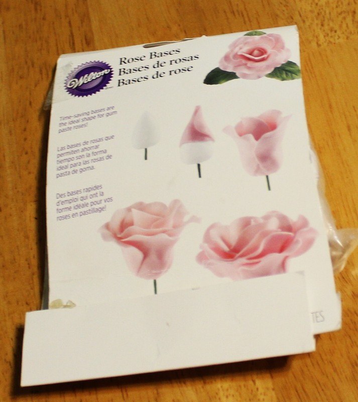 Wilton ~ GUM PASTE ROSE BASES #1005-4453 - 24 Pc - Plastic - White - Unused gallery