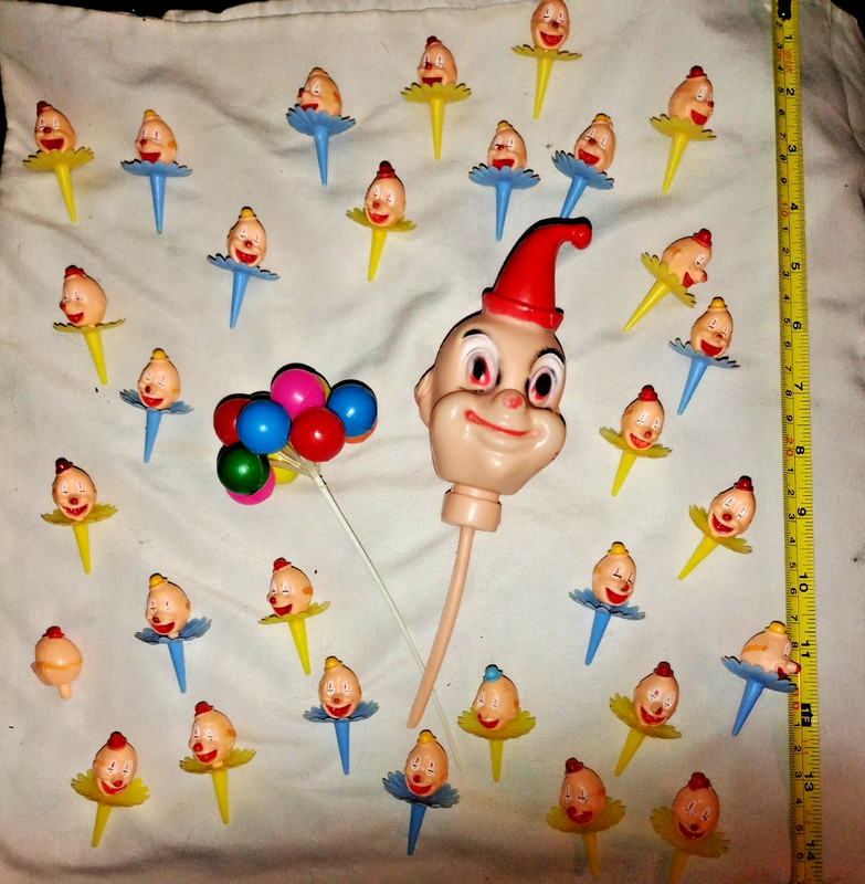 VINTAGE LOT OF CLOWN CAKE TOPPERS 30 SMALL CLOWNS & A BIG CLOWN & BALLOONS gallery