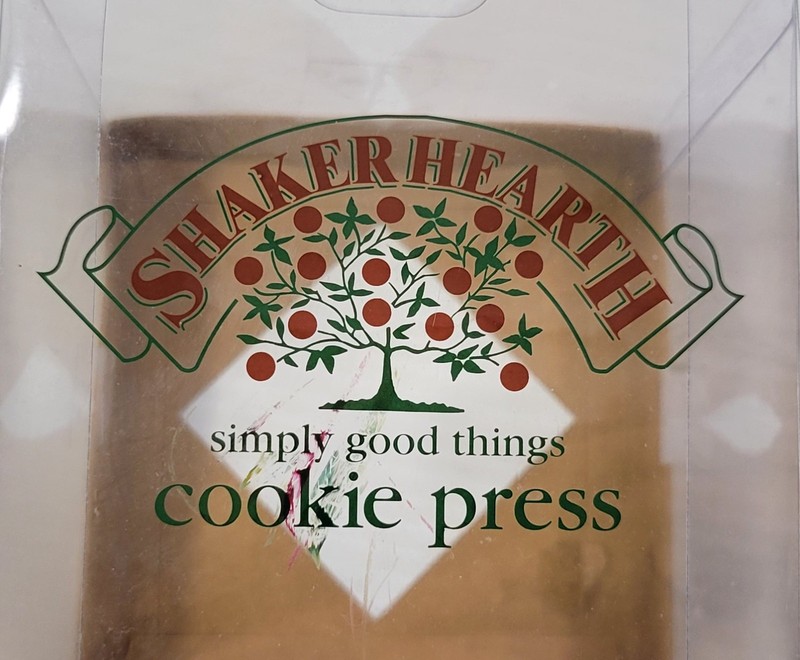 *D) Vintage 1997 Shaker Hearth Christmas Gingerbread Man Terracotta Cookie Press gallery