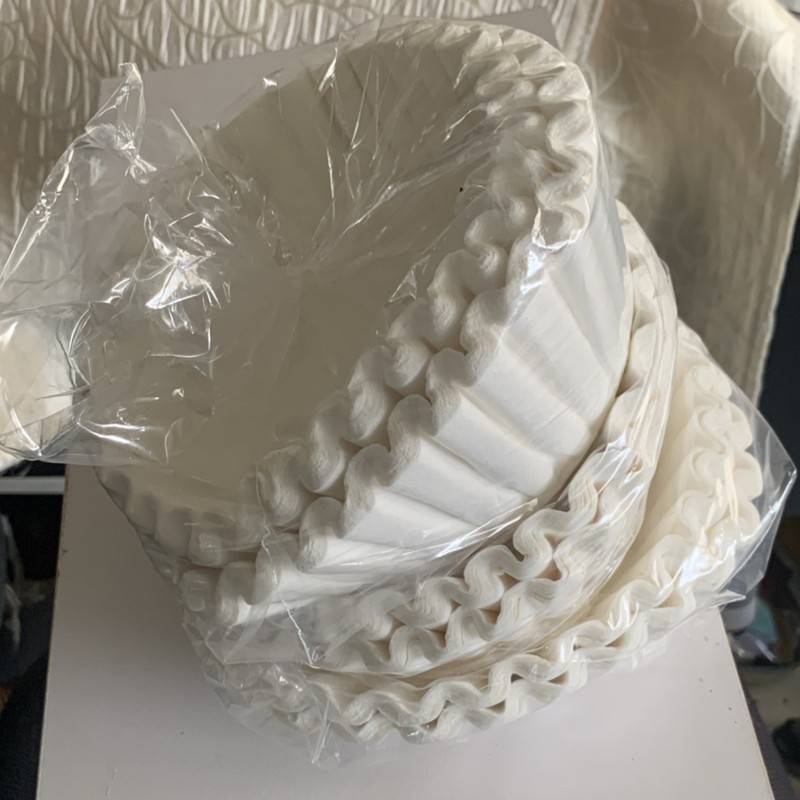 White Paper Ruffled Cupcake Liners, Standard Round, 100 Pack, 3in x 2in gallery