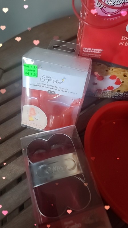 20 pc. Wilton Love Heart Cookie Pan Kit Valentine's Day Cookie Cutters & Molds gallery