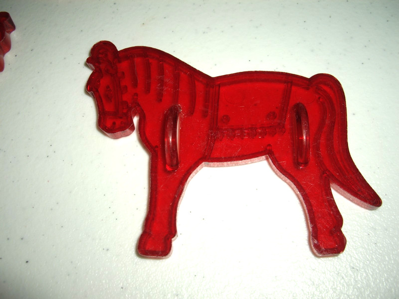 T23 Lot of 5 Vintage HRM? Red Translucent Cookie Cutters Camel Elephant Zebra gallery