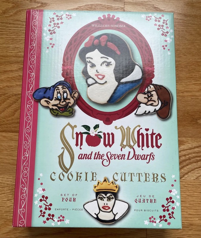 Williams Sonoma – Disney Snow White, Dwarfs, Queen, Cookie Cutters Baking
