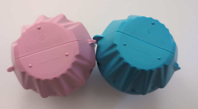 Lot of 2 Tupperware Cupcake/Muffin Holders 1 Blue 1 Pink #6398A gallery