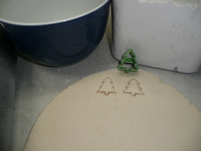 CHRISTMAS TREE SHAPE CENTER FOR JAM FILLED LINZER COOKIE CUTTER USA MADE PR5135 gallery