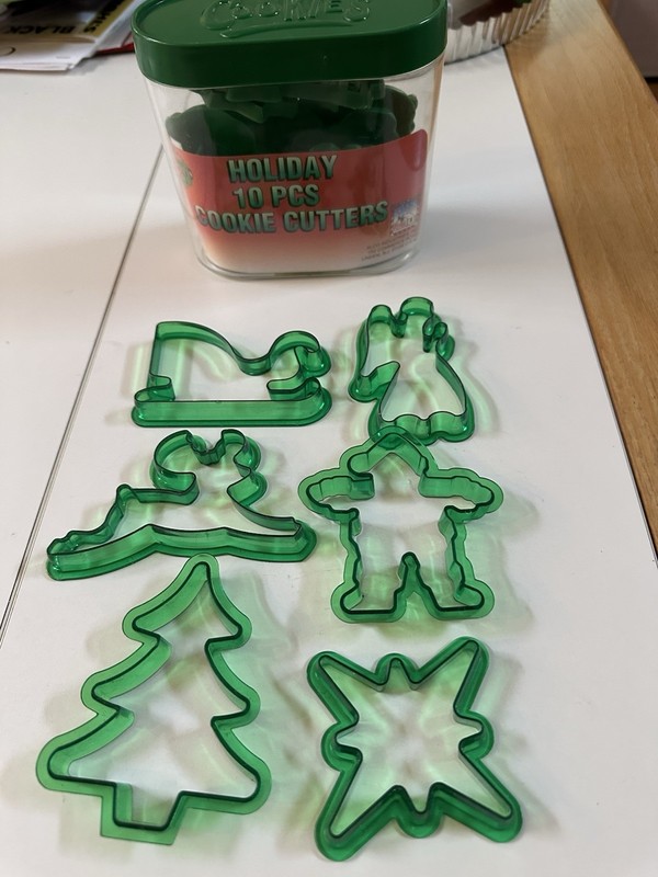 Christmas Cookie Cutters 10 pc New in Box And 6 New Not It Box. Set Of 16.