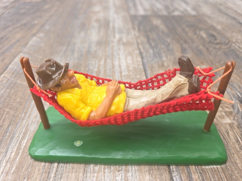 Wilton cake topper Hammock guy 1978 . Cabin Decore Camping. Relaxation. gallery