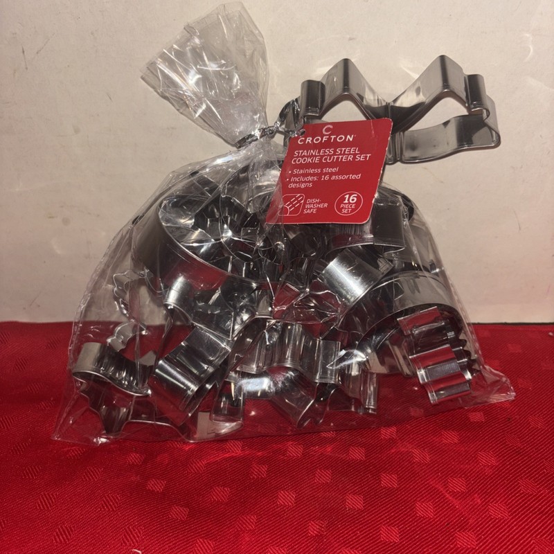 NEW – Crofton SS COOKIE CUTTER Set/16 • Christmas • Metal 2″-4″ All Sizes • Bake