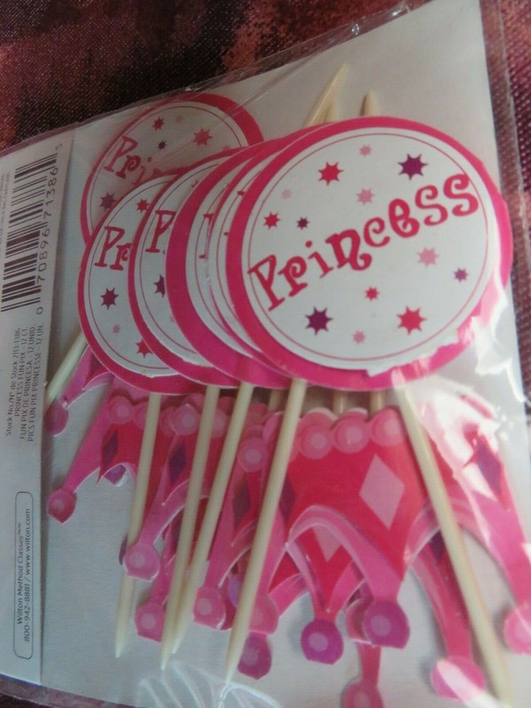 WILTON- PRINCESS 3 PC SET- PIX(12pc), CANDLE (4 pc.) & Treat Bags(20 pc.) -NEW gallery