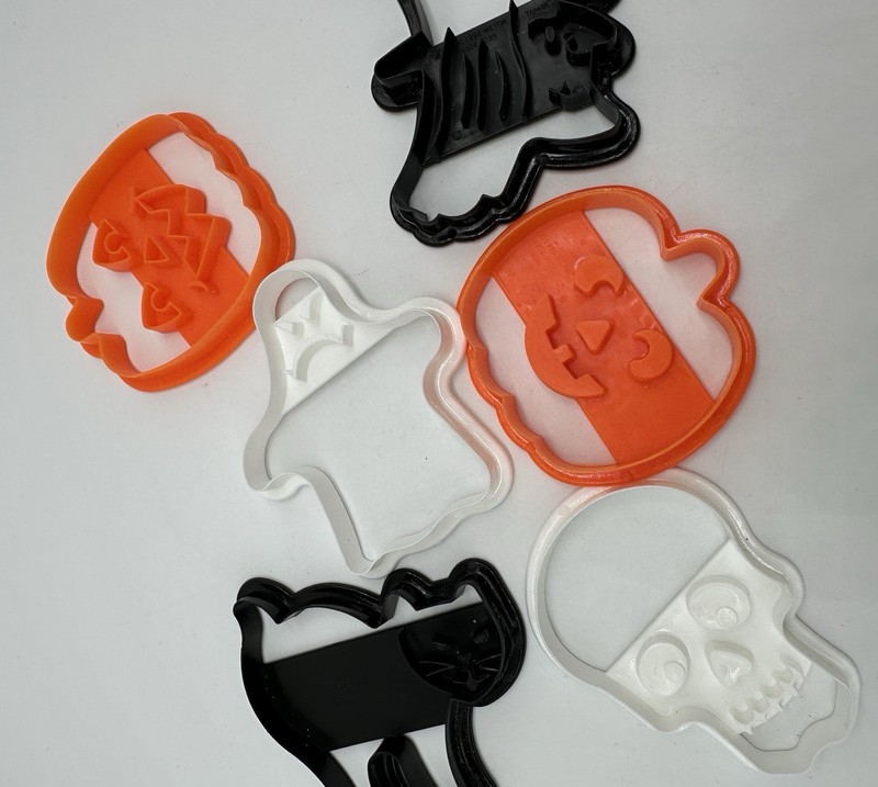 Vintage Lot of 6 Halloween Plastic Cookie Cutters Wilton 1996 gallery