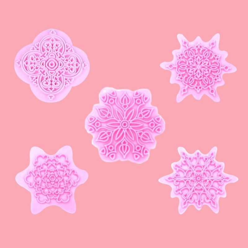 5 Pcs Snowflake Cookie Cutter Plastic Christmas Ice Cube Mould Crayon Piece Set