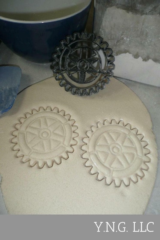 MONSTER TRUCK TIRE DETAILED HEAVY DUTY COMPETITION COOKIE CUTTER USA PR3552 gallery