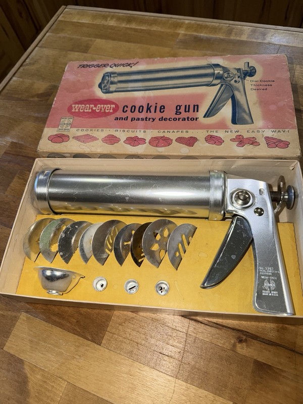 Vintage Wear Ever Cookie Gun And Pastry Decorator Cat No 3365