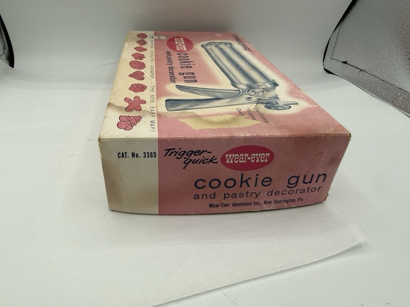 Vintage Wear Ever Cookie Gun and Pastry Decorator Trigger Quick No 3365 in box gallery