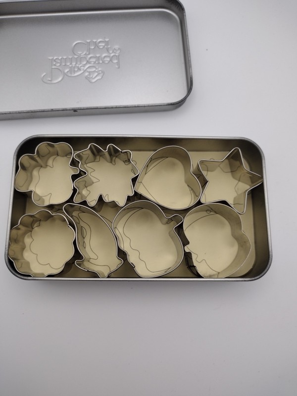 Pampered Chef Creative Mini Cookie Cutters Set of 8 in Storage Tin