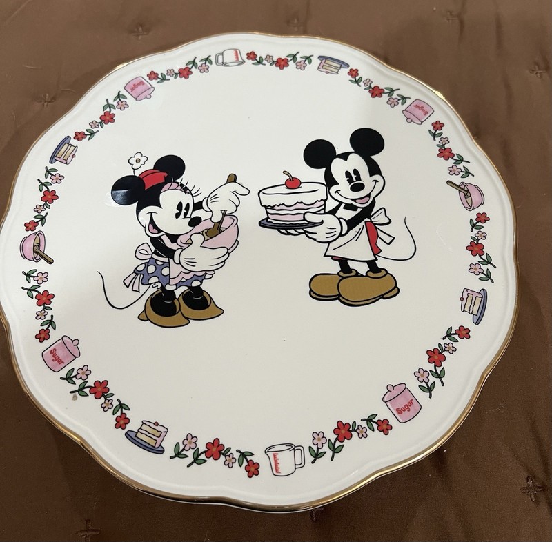 Lenox Disney Mickey Minnie Sweet Treat Cake Plate Stand Showcase
